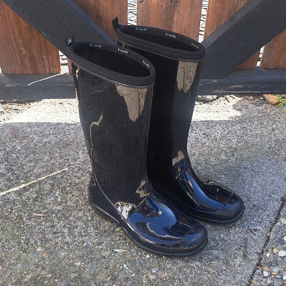 Kamik Black Waterproof Boots with Subtle Mint Logo